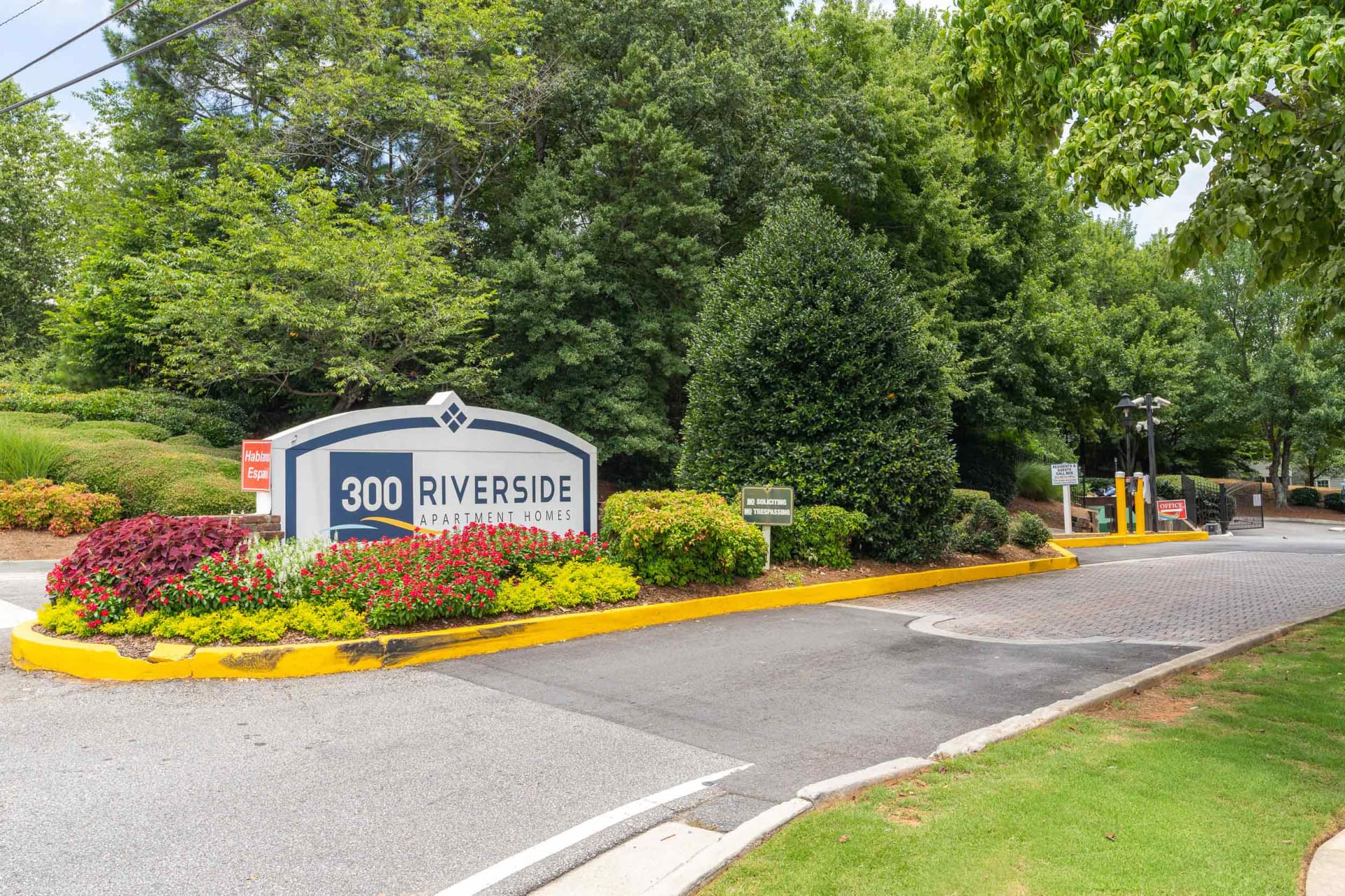 clubhouse at Premier Apartments located in Austell, GA