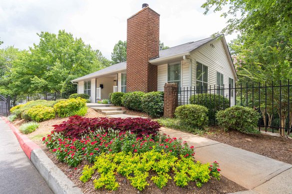 exterior view at 300 Riverside Apartments located in Austell, GA